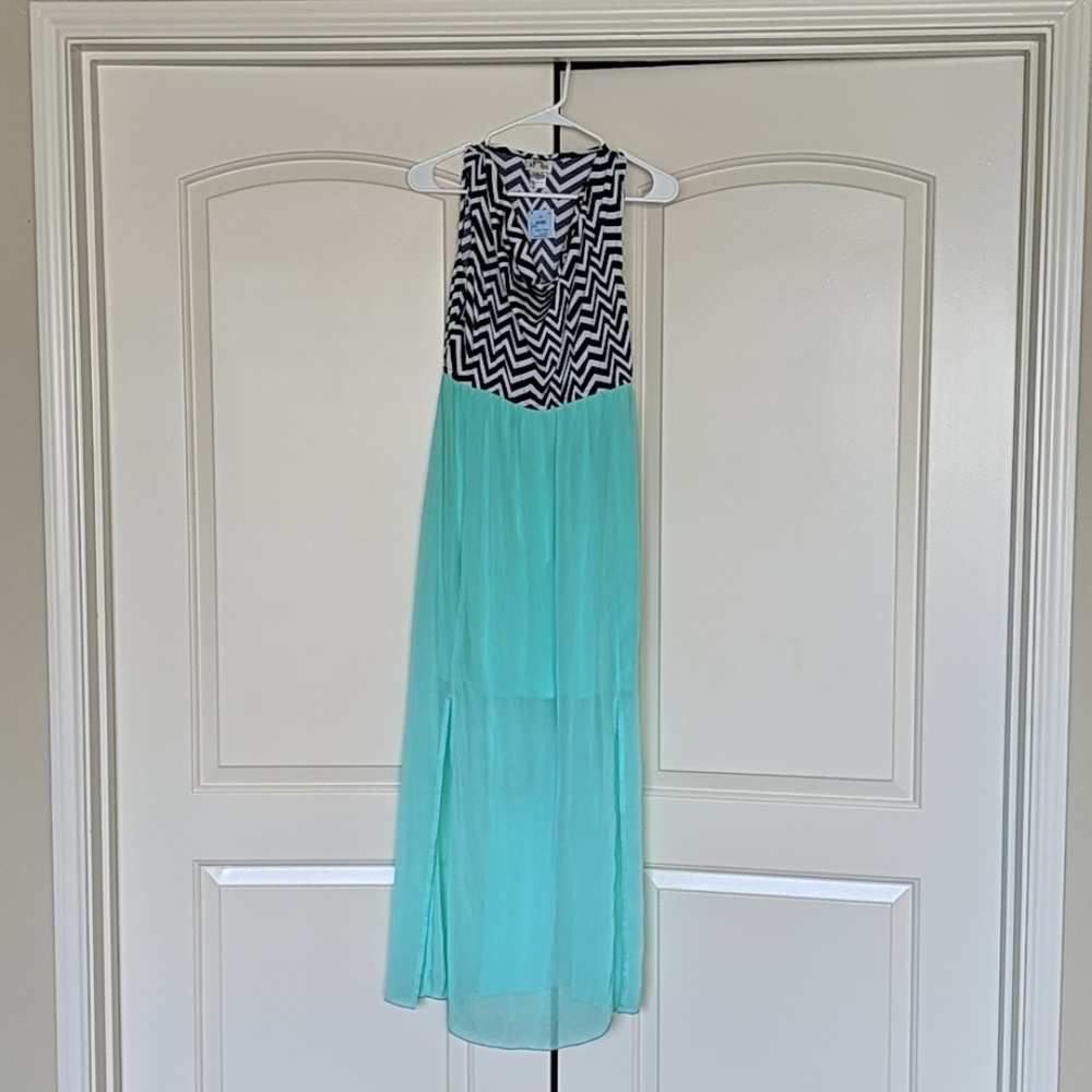 NWT Flowing Chevron Sheer Sleeveless Maxi Dress!